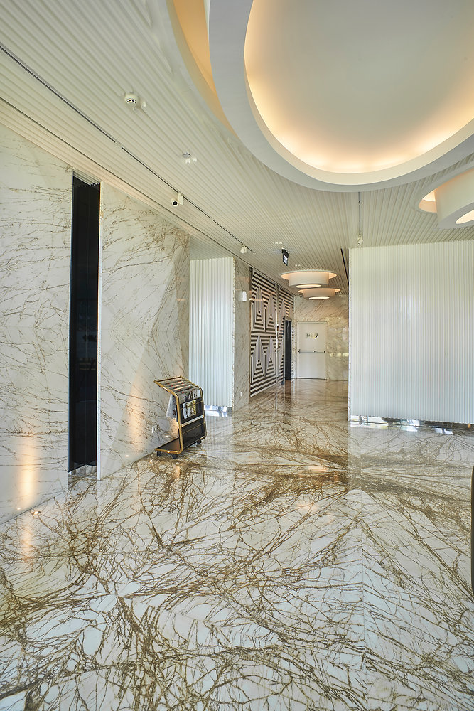 5 Jenis Marmer Warna Emas yang Super Mewah