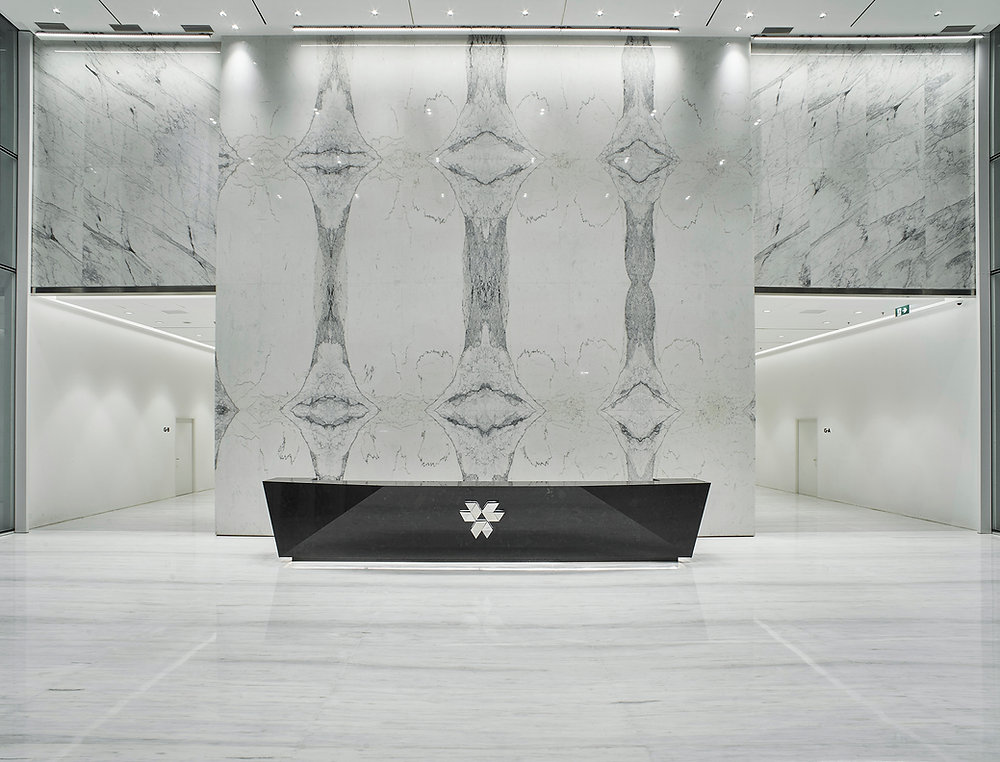 Pemasangan Marmer dengan Teknik Bookmatch untuk Desain yang Lebih Artistik